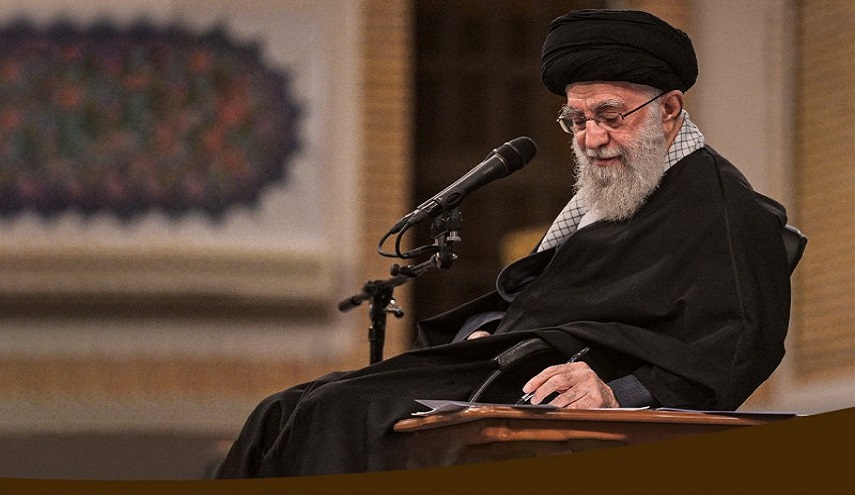 الامام الخامنئي  الى طلاب الجامعات الامريكية: التاريخ يطوي صفحاته وقد وقفتم في الجهة الصحيحة منه